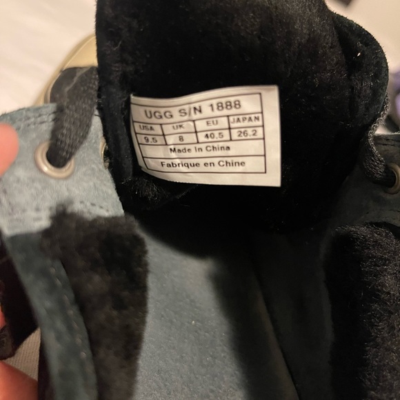 UGG Sneakers size 9.5 Woman’s- Black - Picture 7 of 10